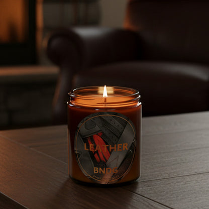 A candle jar with "Leather"-scent on a table with a leather recliner and a fireplace in the background